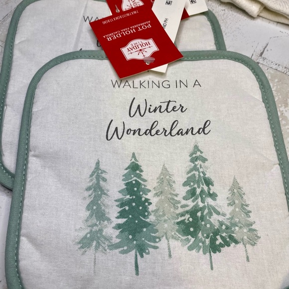 Kitchen 7 piece set walking into a winter wonderland New Christmas - Picture 5 of 5